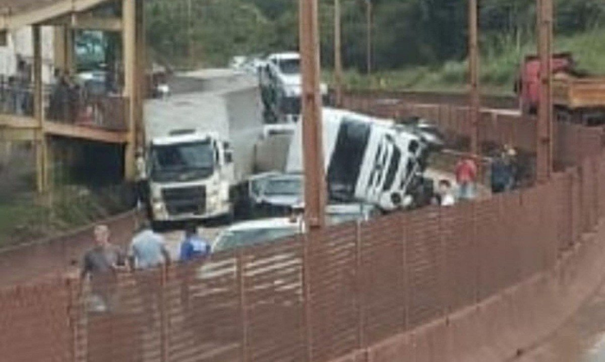 Acidente aconteceu no quilômetro 508 da BR-381