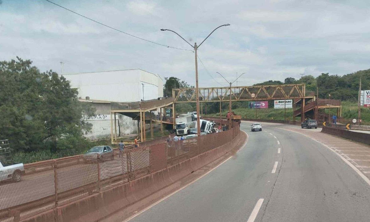Acidente aconteceu na altura do KM 508 da BR-381 -  (crédito: Redes sociais)