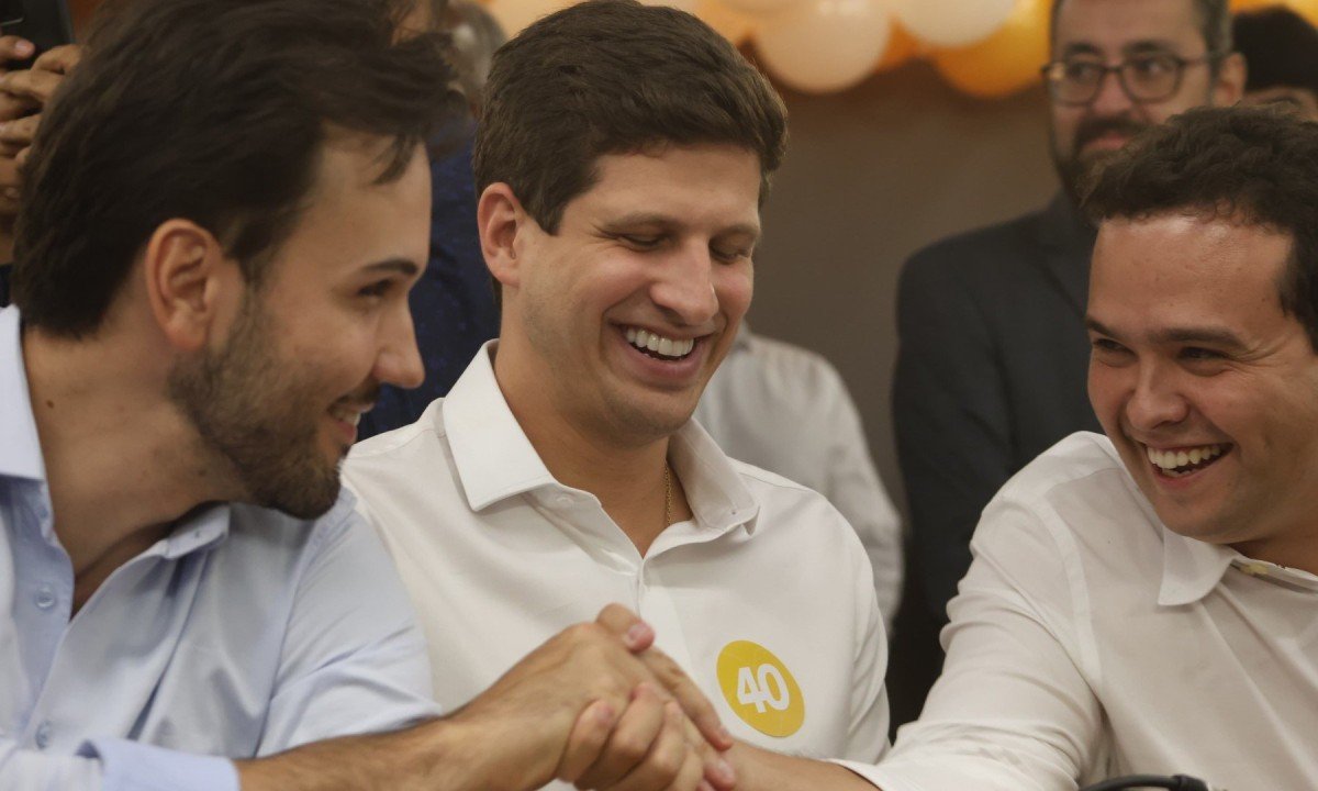 João Campos convidou o deputado Diego Andrade e o presidente da ALMG a se filiar ao Partido Socialista Brasileiro -  (crédito: Marcos Vieira/EM/D.A Press)