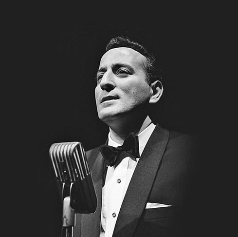 Quando entrou na faculdade, na Escola Superior de Arte e Design de Nova Iorque, ele teve a certeza de que deveria ser cantor profissional. 