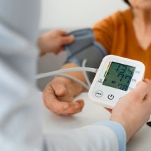 Controlar fatores de risco cardiovascular aos 50 anos pode prolongar a vida - DINO
