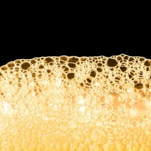 Alterações na urina, como a presença de espuma, podem indicar mau funcionamento dos rins -  (crédito: FreePik)