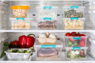 Pode guardar comida quente na geladeira? Saiba o que você precisa evitar