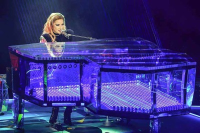 Lady Gaga, que se apresenta na Praia de Copacabana em 3 de maio, não somente cantora, compositora e dançarina. Ela também é pianista.
 -  (crédito: Divulgação)