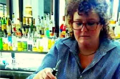 Katie McCourt, gerente e bartender do Cira, de Chicago, nos EUA, trouxe uma invenção que chamou a atenção dos clientes. Trata-se de uma bebida à base de um dos alimentos (sanduíches) mais queridos das crianças e também dos adultos: cachorro-quente. -  (crédito:  - Reprodução Redes Sociais)