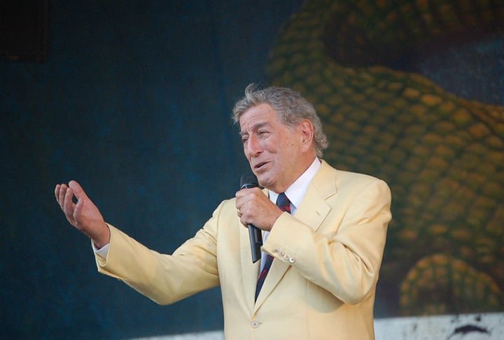 Em 1953, emplacou mais um hit com â??Rags to Richesâ?. GraÃ§as Ã  obra, voltou ao topo dos cantores mais escutados nos Estados Unidos. A mÃºsica "Blue Velvet" tambÃ©m ganhou bastante popularidade.