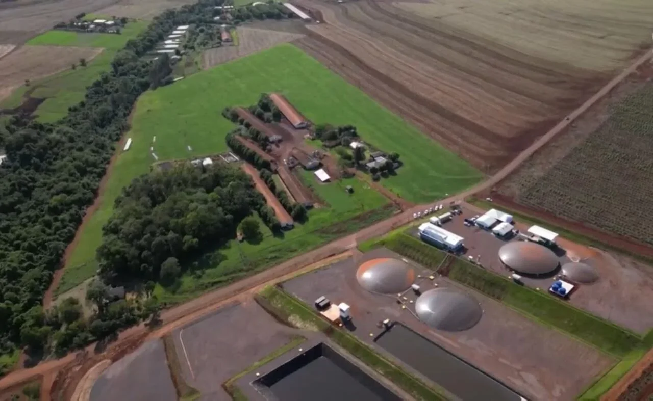 O Paraná como um todo é um grande aproveitador do biogás. Segundo o Relatório Panorama do Biogás no Brasil em 2022, do CIbiogás, o estado é o segundo do país com maior crescimento de plantas geradoras de Biogás: 198.