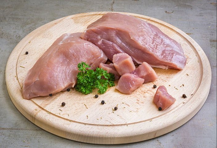 A dificuldade em rastrear a origem e a qualidade da carne torna a fraude mais fácil. A adulteração pode comprometer a segurança alimentar e a qualidade nutricional da carne. Inspeções rigorosas e rastreamento eficaz são necessários para garantir a integridade do produto e proteger os consumidores.