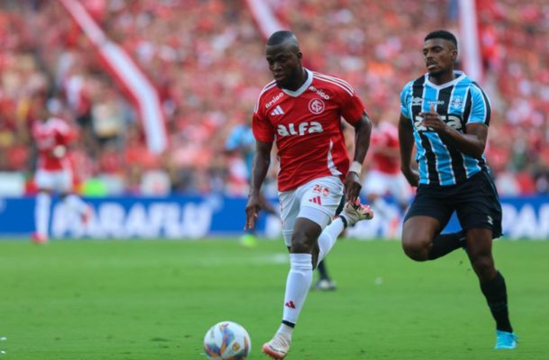 Roger defende Valencia após vaias de parte da torcida do Inter