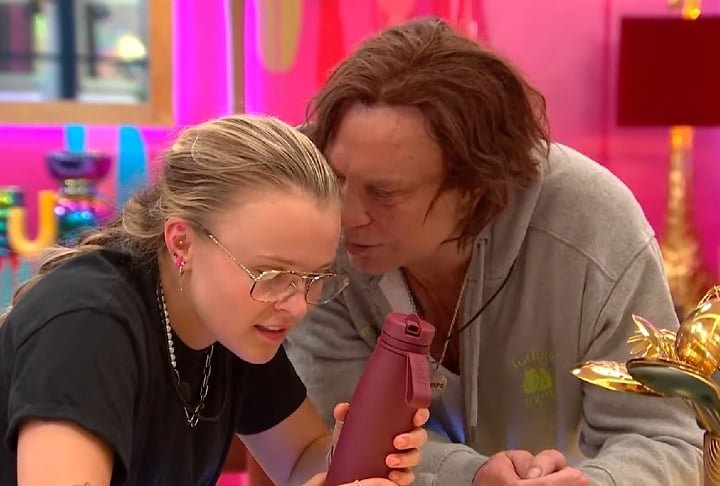 Apesar de ter se desculpado após uma primeira advertência, alegando não ter "intenções maldosas", Rourke continuou envolvido em conflitos, principalmente com o apresentador Chris Hughes.