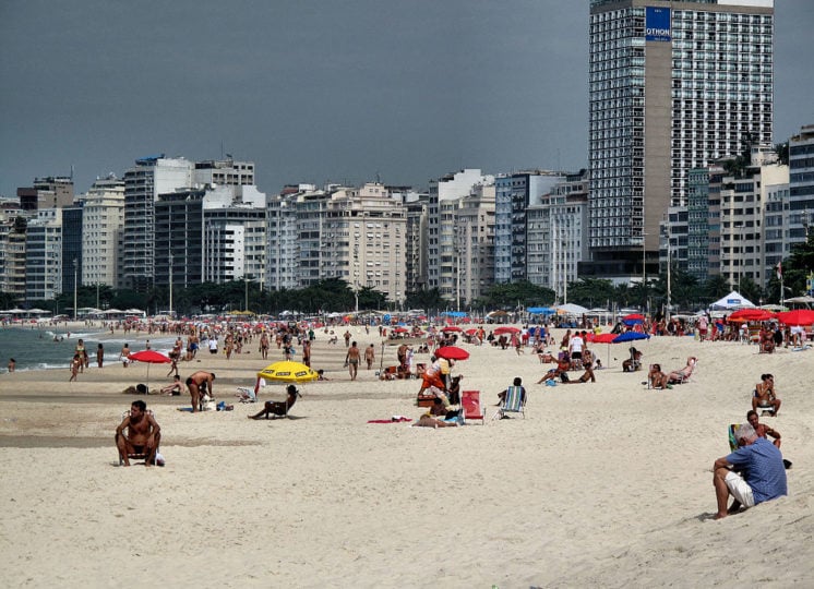 A partir do início da década de 60, o sacerdote do Omoloko, Tata Tancredo da Silva Pinto, decidiu realizar encontros de grupos religiosos na Praia de Copacabana, antes da chegada do ano novo. Ele tinha como objetivo diminuir o preconceito que as religiões de origem africana sofriam na época.