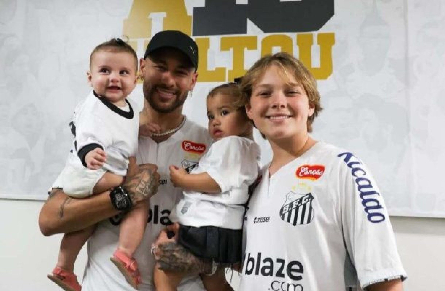 Neymar deseja promover aproximação entre Mavie e Helena durante a infância