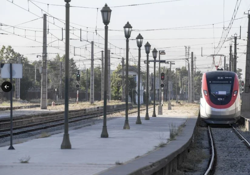 O trem poderá atingir uma velocidade de até 320 km/h, percorrendo um trajeto de 417 km que ligará o centro das duas cidades.