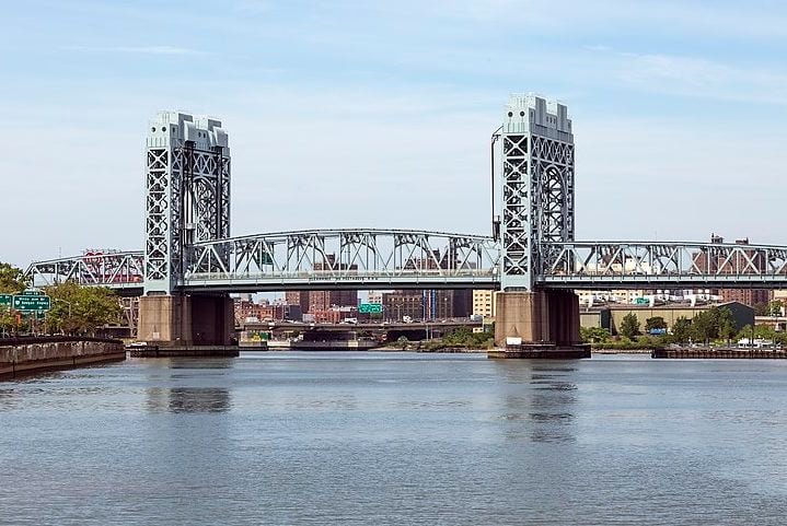 Em 1936, quando tinha nove anos apresentou-se na abertura da Triborough Bridge, famosa ponte em Nova Iorque que liga os distritos de Manhattan, Queens e o Bronx.