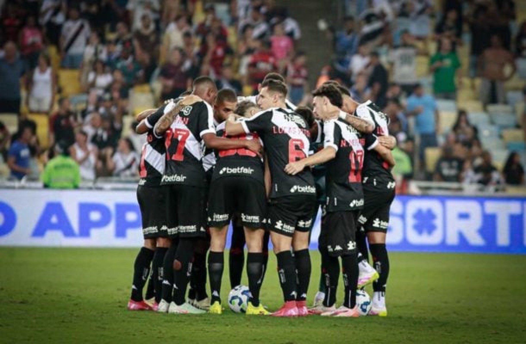 Em busca de um novo treinador, Vasco terá calendário intenso em maio