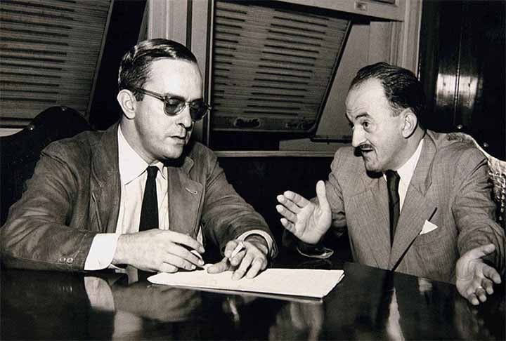 No Brasil, por volta de 1926, o empresário Francisco Serrador, que idealizou a famosa Cinelândia, no Centro da cidade do Rio de Janeiro, lançou o cachorro-quente em seus cinemas. A novidade inspirou Lamartine Babo e Ary Barroso, a criarem em 1928, a marchinha de carnaval "Cachorro-Quente".