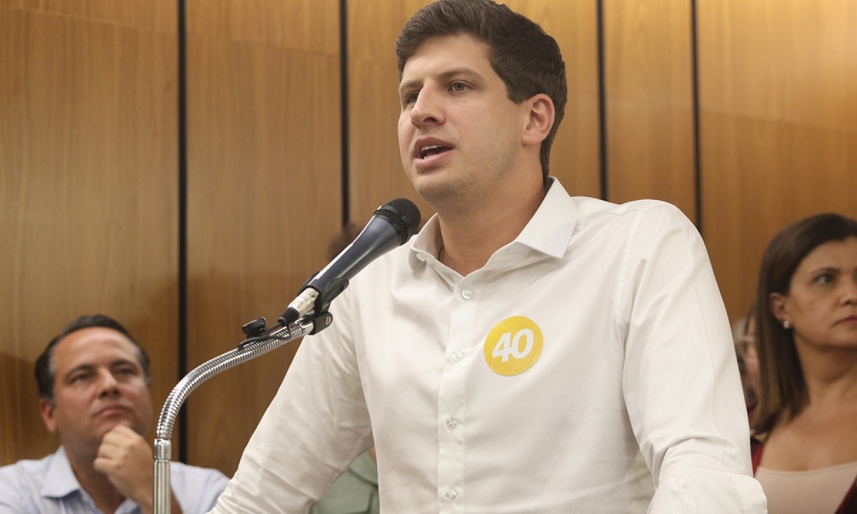 O presidente da Executiva nacional do PSB e prefeito de Recife, João Campos, quer repaginar a legenda para liderar a centro-esquerda pós-Lula - (crédito: Marcos Vieira /EM/D.A Press) O presidente da Executiva nacional do PSB e prefeito de Recife, João Campos, quer repaginar a legenda para liderar a centro-esquerda pós-Lula - (crédito: Marcos Vieira /EM/D.A Press)