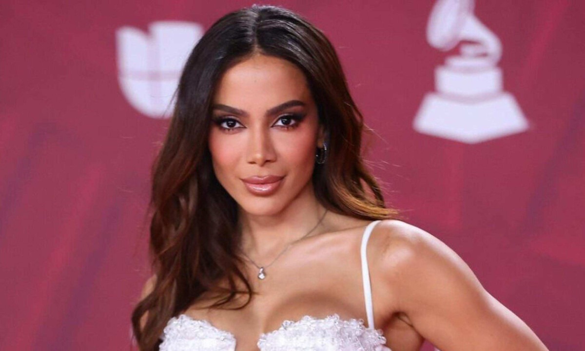 Temporal, apagão e um pedido inusitado: bastidores do ensaio de Anitta - (crédito: Tupi - Pablo Oliveira) Temporal, apagão e um pedido inusitado: bastidores do ensaio de Anitta - (crédito: Tupi - Pablo Oliveira)
