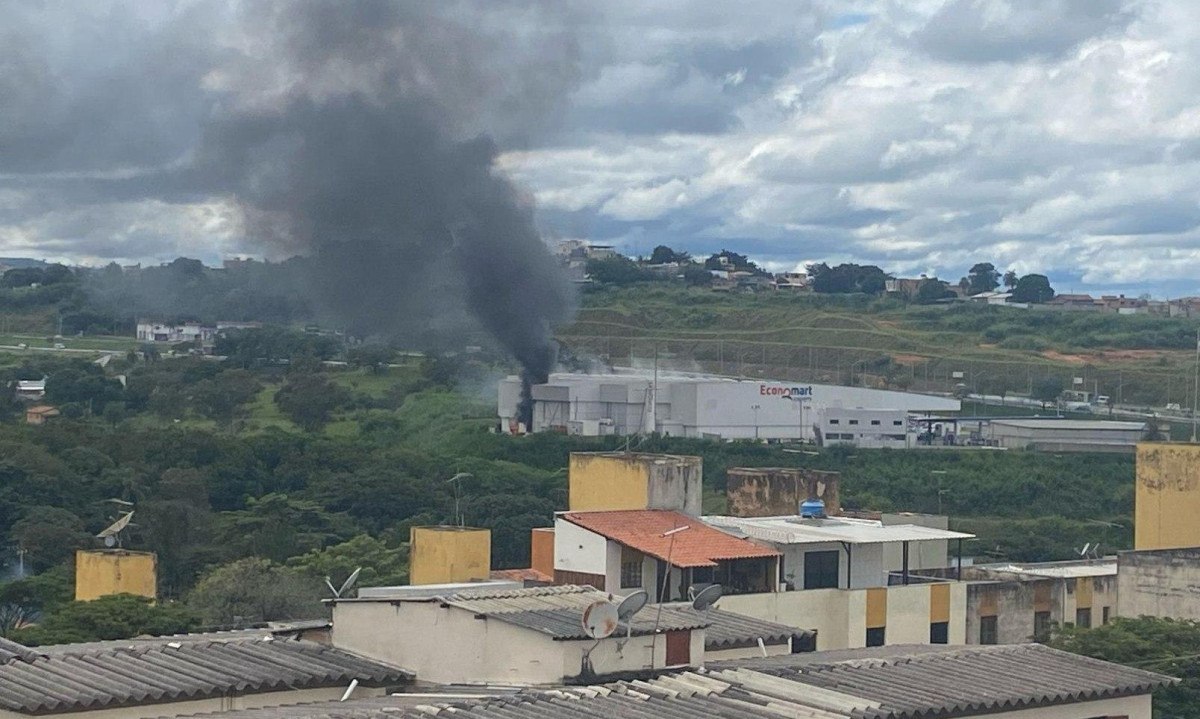 Inc&ecirc;ndio atinge supermercado no bairro Serra Verde, em Venda Nova -  (crédito: Luiz Rodrigues/Divulga&ccedil;&atilde;o)