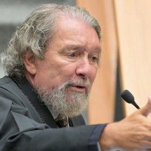 Kakay: acordo sobre 8 de Janeiro ‘desmoraliza’ STF e é prenúncio de golpe