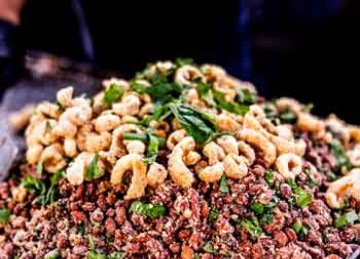 O tradicional feijão tropeiro será uma das atrações gastronômicas do festival, que 
terá ainda torresmo, linguiça, coxinha e muita cerveja -  (crédito: Festival Butequeiros/Divulgação)