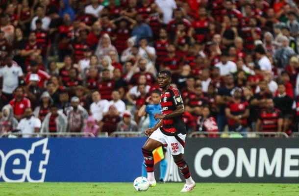 EVERTTON ARAÚJO - Fez bom primeiro tempo, com grande desarme em Honório na entrada da área. Na etapa final, teve uma chance na área em que finalizou sem força e viu o zagueiro salvar em cima da linha. NOTA 6.0 - Foto: Gilvan de Souza/Flamengo
