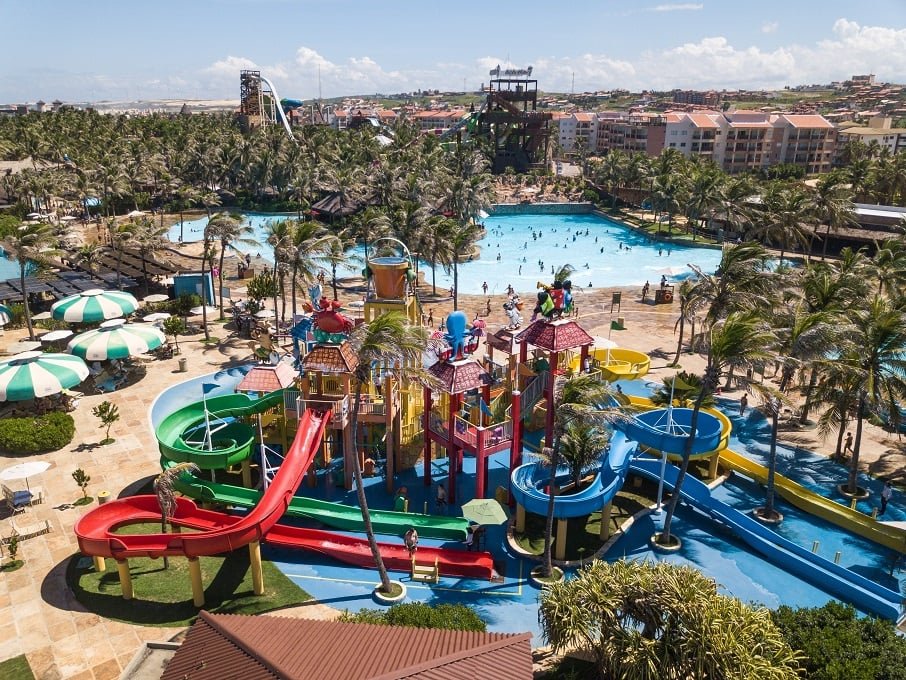 3°) Beach Park (Ceará, Brasil): É conhecido por suas atrações emocionantes e suas belas praias tropicais. Ainda tem saunas, caminhadas ecológicas e um toboágua com altura de 14 andares!-divulgação