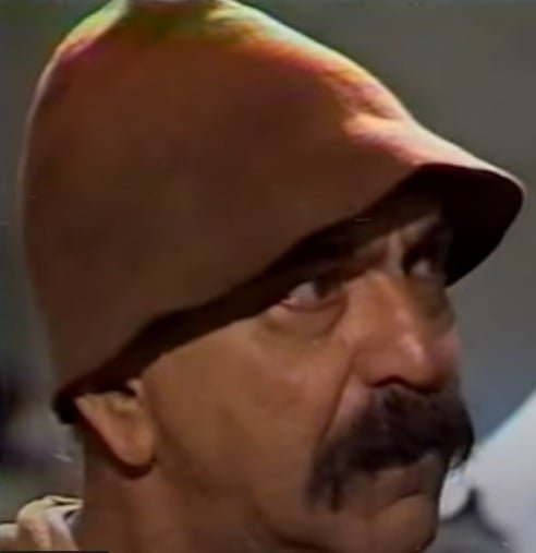 Lima Duarte foi o grande destaque da novela "Salvador da Pátria", em que o político Severo Toledo Blanco, o homem mais poderoso da região da fictícia Ouro Verde, se envolve em traição e assassinato. O estrelado elenco tinha ainda Maitê Proença, Betty Faria, José Wilker e Susana Vieira.