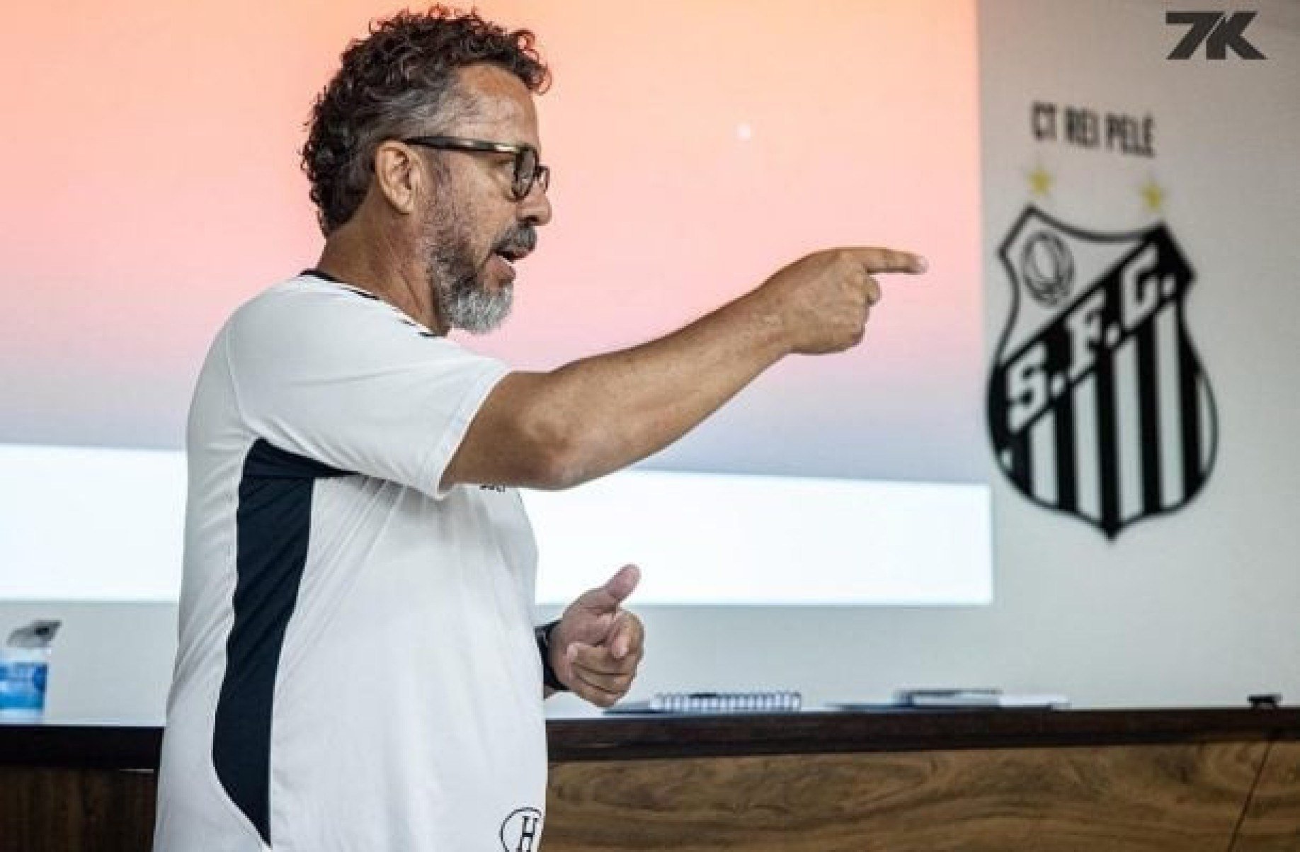 Cléber Xavier nega estar preparando terreno para Tite no Santos