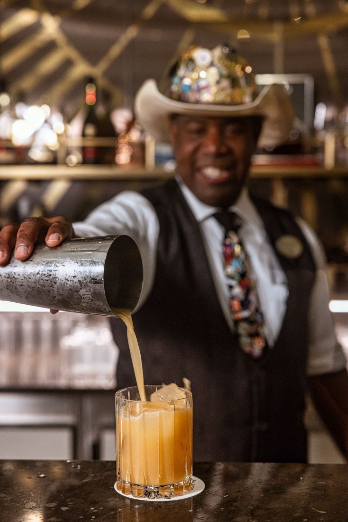 Com uma proposta sustentável, o bar Metropolitan produz drinques como o Croissant Mai Tai, que tem sobras de croissant trituradas