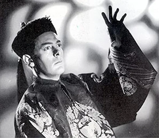 FU-MANCHU - Nascido David Tobias Bamberg, era britânico e dominava vários truques. O mais famoso era As Sombras Chinesas, em que ele usava as mãos para fazer figuras nas sombras. 