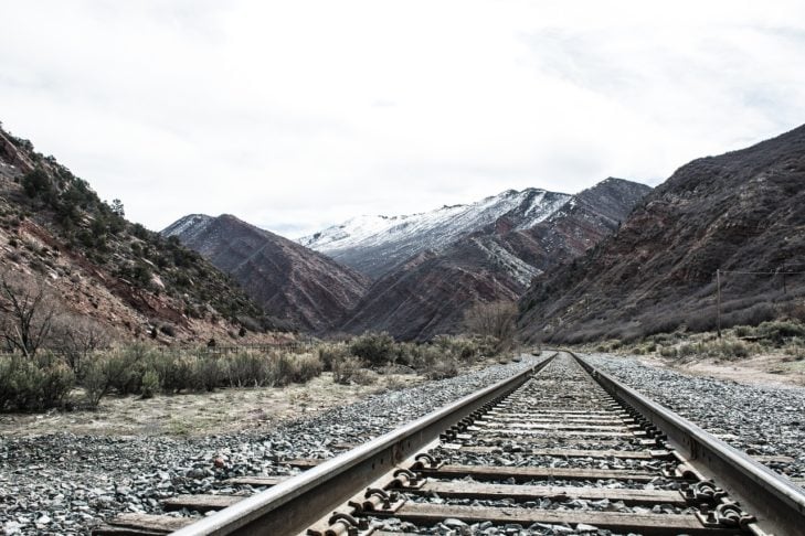 A Ferrovia da Montanha Nilgiri tem 46 km de comprimento e foi proposta pela primeira vez em 1854, mas devido à dificuldade da localização montanhosa, a obra só começou em 1891 e foi concluída em 1908.
