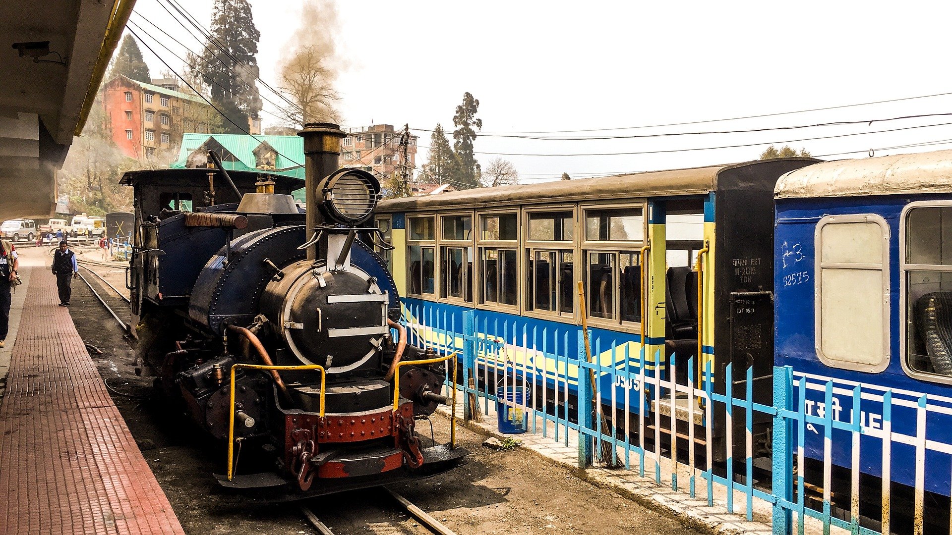 Devido à topografia acidentada e ao clima úmido da região, a manutenção da Ferrovia da Montanha Nilgiri é um desafio constante.