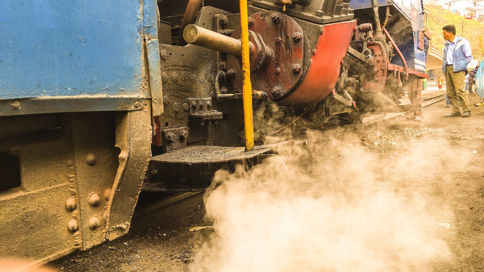 A viagem também provoca nostalgia aos amantes de ferrovia: som de apito, a locomotiva a vapor e outros ingredientes dão um charme a mais em tudo que envolve a Ferrovia da Montanha Nilgiri.