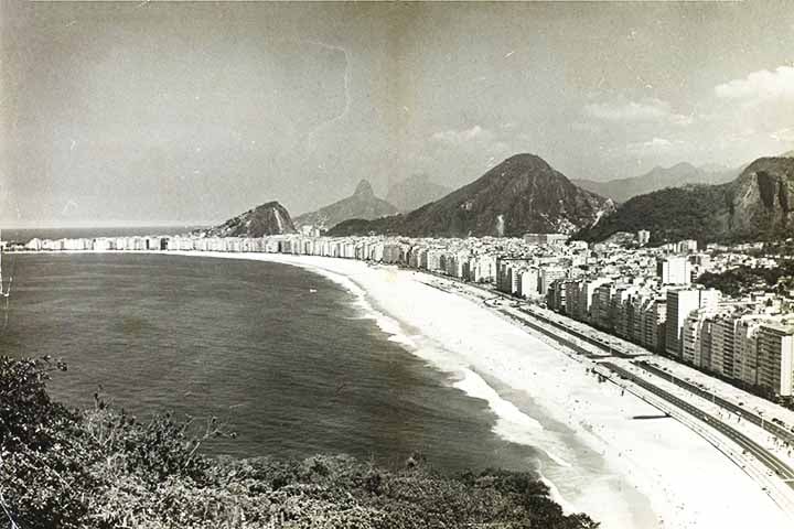 Além disso, houve uma forte ressaca no mar de Copacabana que chegou a destruir parte da Avenida Atlântica, causando estragos no primeiro pavimento do hotel.