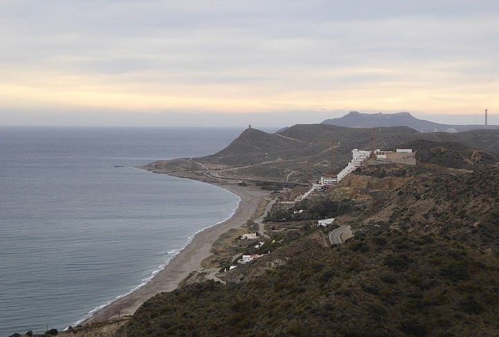O governo espanhol afirmou que, caso o governo regional não atue, tomará medidas alternativas para garantir a destruição do prédio. 