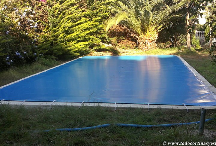 Especialistas aconselham às famílias que têm piscinas em casa que isolem o espelho d'água corretamente com uma lona quando a piscina não estiver em uso ou até grades para evitar que crianças consigam acessar a água  sem vigilância.