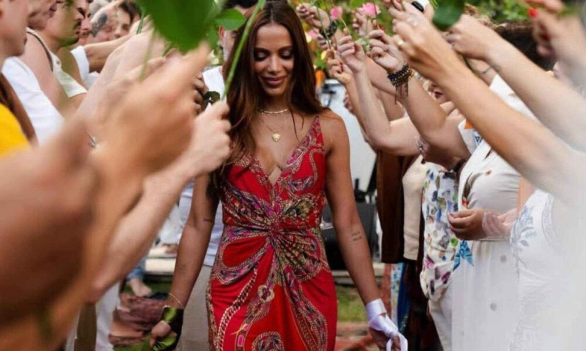 Anitta inicia comemorações de aniversário com ritual espiritual e presença especial; saiba quem -  (crédito: Tupi - Pablo Oliveira)