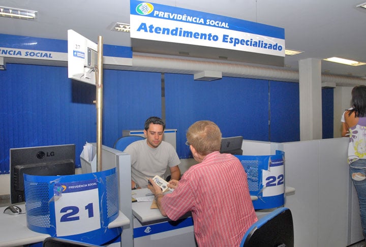 A iniciativa busca não apenas interromper os descontos irregulares, mas também garantir a restituição integral dos prejuízos sofridos pelos aposentados e pensionistas.