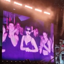 Vídeo: Lady Gaga faz ensaio surpresa e enlouquece fãs