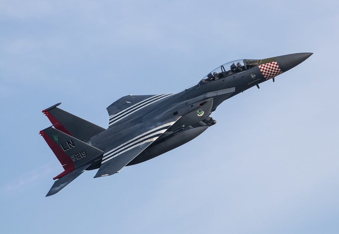 5º) Coreia do Sul (1.576 aeronaves): Fundada em 1949, a Força Aérea da República da Coreia (ROKAF) é a maior força aérea da Ásia Oriental. O caça F-15K Slam Eagle é um dos mais populares da frota.