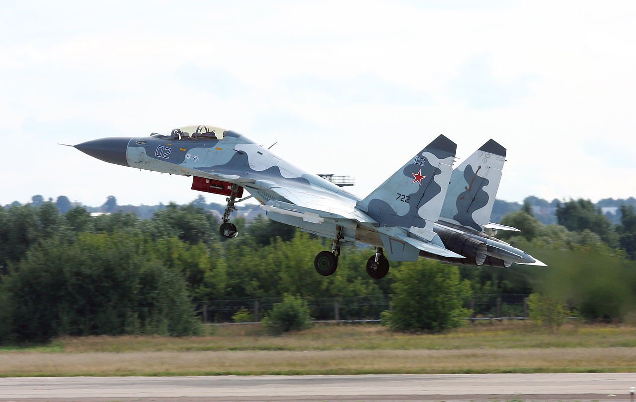 4º) Índia (2.296 aeronaves): A Força Aérea Indiana (IAF) foi criada em 8 de outubro de 1932. O arsenal indiano conta com aeronaves Sukhoi Su-30MKI (foto), Dassault Rafale, Mirage 2000 e HAL Tejas.