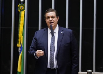 Wolney Queiroz (PDT - PE) em sessão da Câmara dos Deputados  -  (crédito: Pablo Valadares - 21.dez.22/Câmara dos Deputados)