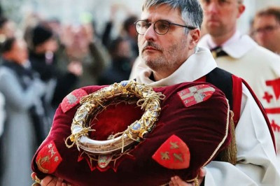 Existem relíquias que têm valor inestimável no Cristianismo conectando os fiéis às figuras centrais da fé. Elas são símbolos poderosos do divino e humano em Cristo, sendo veneradas como expressões físicas de momentos sagrados.

 -  (crédito:  Reprodução do X @Templarpilled)