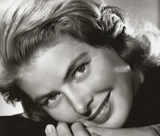 Uma das grandes atrizes de Hollywood, a sueca Ingrid Bergman, teve uma carreira consolidada no mundo do cinema. Contudo, uma peculiaridade de sua vida chama a atenção. A artista nasceu no dia 29 de agosto de 1915 e, curiosamente, morreu na mesma data, entretanto no ano de 1982, vítima de câncer nos seios. -  (crédito: Laura Loveday/Flickr)