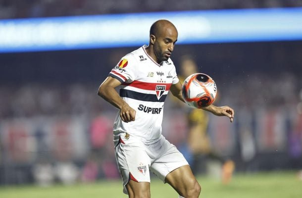 LUCAS MOURA – Substituiu Ferreirinha aos 19 minutos do segundo tempo, mas foi bastante tímido nesta sua volta após lesão. Nota: 5,0. Foto: Rubens Chiri/São Paulo