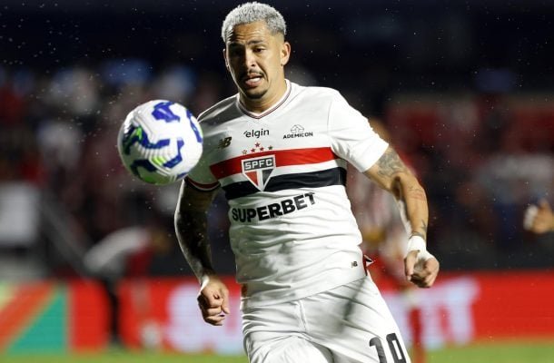 LUCIANO – Entrou no lugar de Matheus Alves aos 19 da etapa final e, tirando uma finalização já no fim, pouco contribuiu. Nota: 5,0. Foto: Rubens Chiri/São Paulo