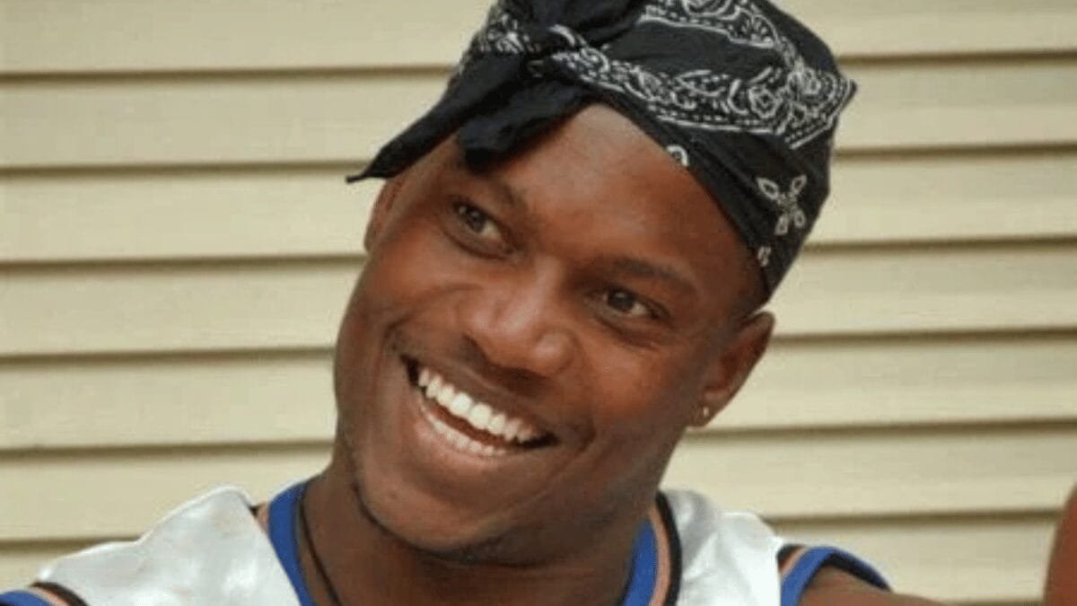 Alan Marcelo jogava basquete antes de ingressar no elenco do BBB3, vencido por Dhomini. Dentro da casa mais vigiada do Brasil, ele foi eliminado com 57% justamente em um paredão contra o campeão do programa.