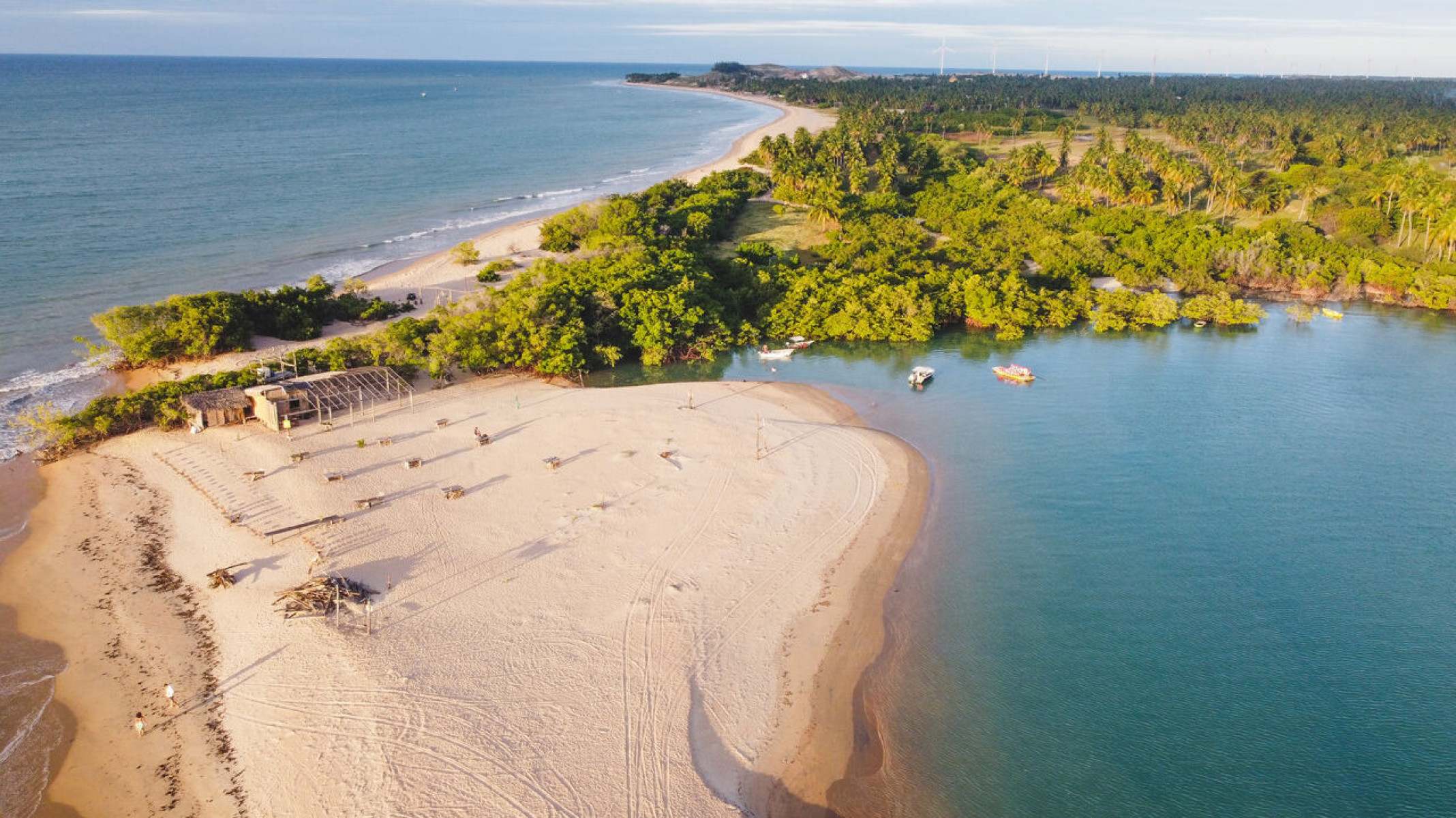 Ceará: 3 passeios imperdíveis para desbravar Icaraizinho de Amontada