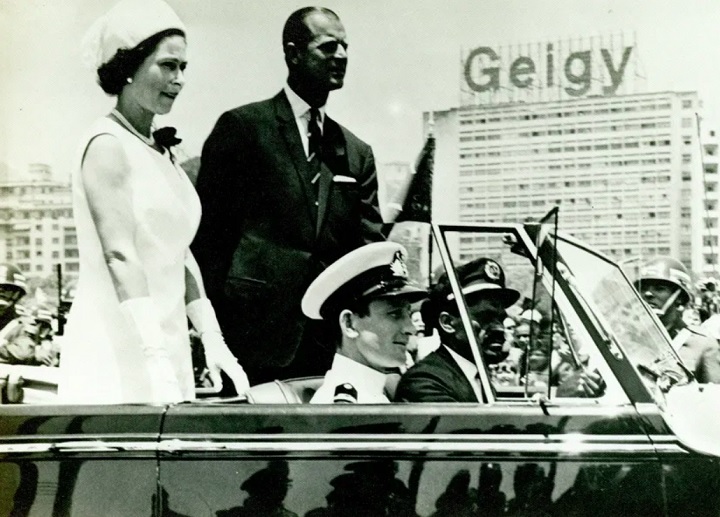 A eterna rainha Elizabeth II também esteve no Copacabana Palace durante sua única visita oficial ao Brasil, em 1968.